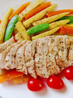 義式香料雞胸肉佐時蔬(電鍋版) 的食譜成品照片