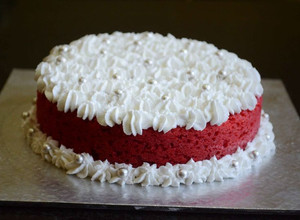 A picture of Eggless red velvet cake in pressure cooker.