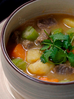 A picture of Súp bò hầm rau củ.