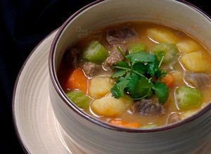 Hình của món Súp bò hầm rau củ.