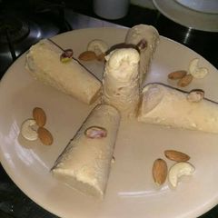 A picture of Khoya Malai Kulfi.