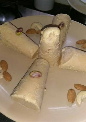 A picture of Khoya Malai Kulfi.