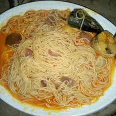 A picture of Spaghetti jollof with fish.