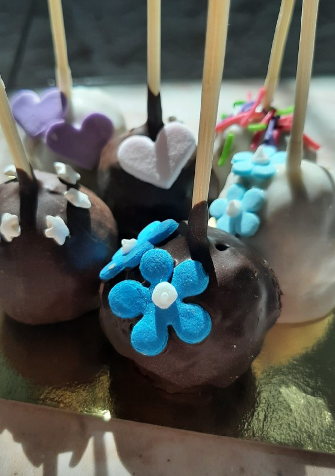 Una foto de Cake pop (chupetines de torta)