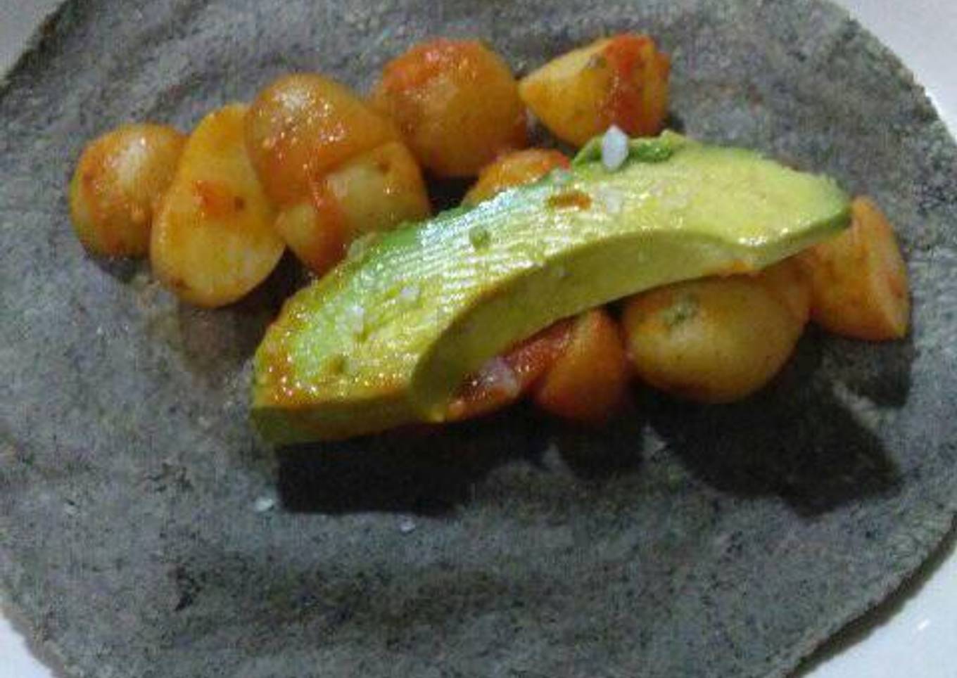 Papitas salseadas en rojo