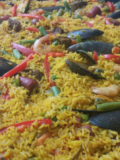 Una foto de Paella valenciana