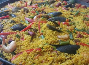 Una foto de Paella valenciana