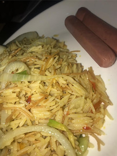 A picture of Soyayyar shinkafar basmati rice tare da spaghetti da sausage.