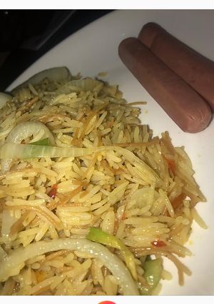 A picture of Soyayyar shinkafar basmati rice tare da spaghetti da sausage.