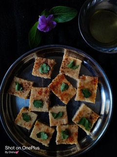 હેલ્થી ઓટ્સ સોજી ઢોકળા (Healthy Oats Sooji Dhokla Recipe In Gujarati) રેસીપી મુખ્ય ફોટો