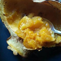 A picture of 2 ways to make pumpkin puree.