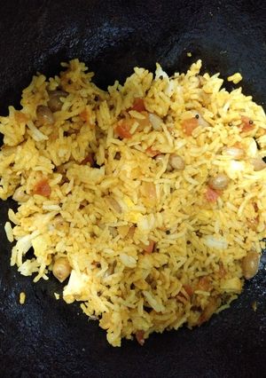 A picture of Peanut egg fried rice.