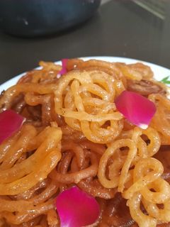 જલેબી(Jalebi recipe in Gujarati) રેસીપી મુખ્ય ફોટો