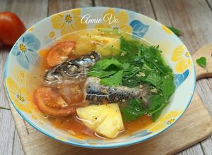 Hình của món Canh cá chuồn nấu ngót.