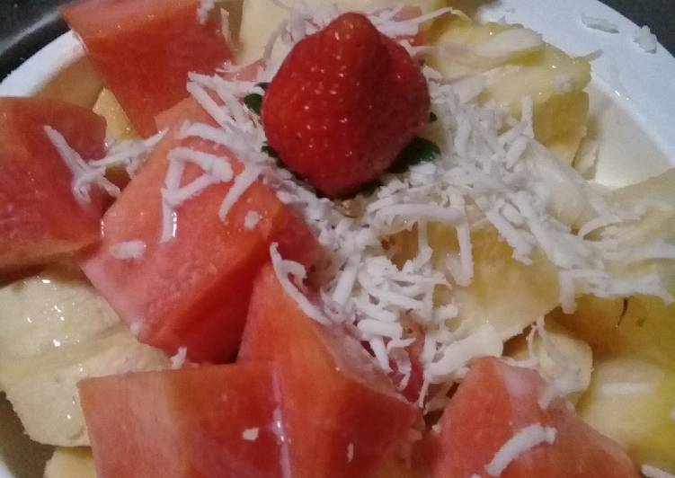 Salad Buah saus SKM