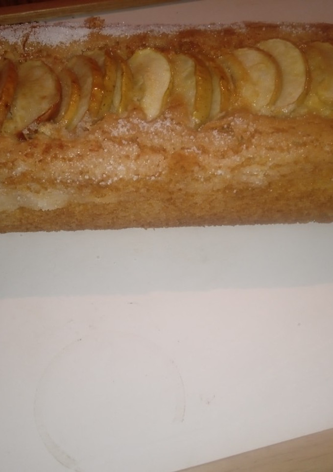 Una foto de Budín de manzana 🍞🍎