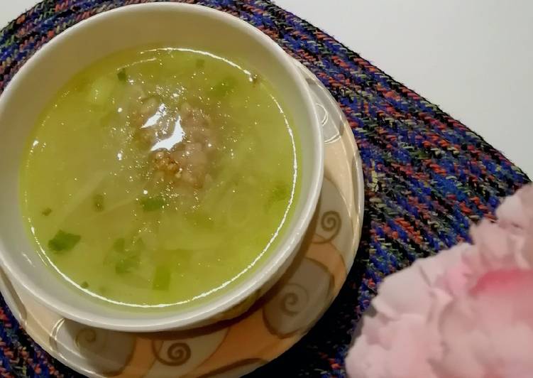 شوربه البصل الاخضر