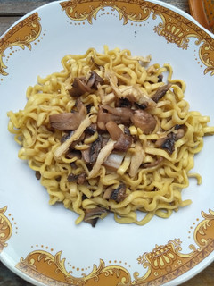 Foto resep Mie goreng ayam suwir + jamur