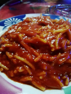 Una foto de Fideuá con chorizo dulce, picante y tomate frito 😋❤️🌹
