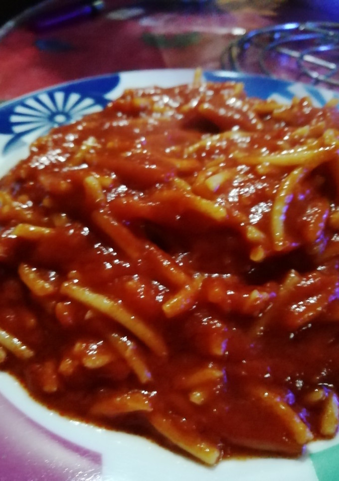 Una foto de Fideuá con chorizo dulce, picante y tomate frito 😋❤️🌹
