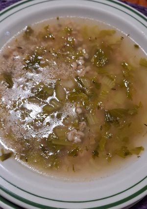 Una foto de Sopa de apio y cebada perla