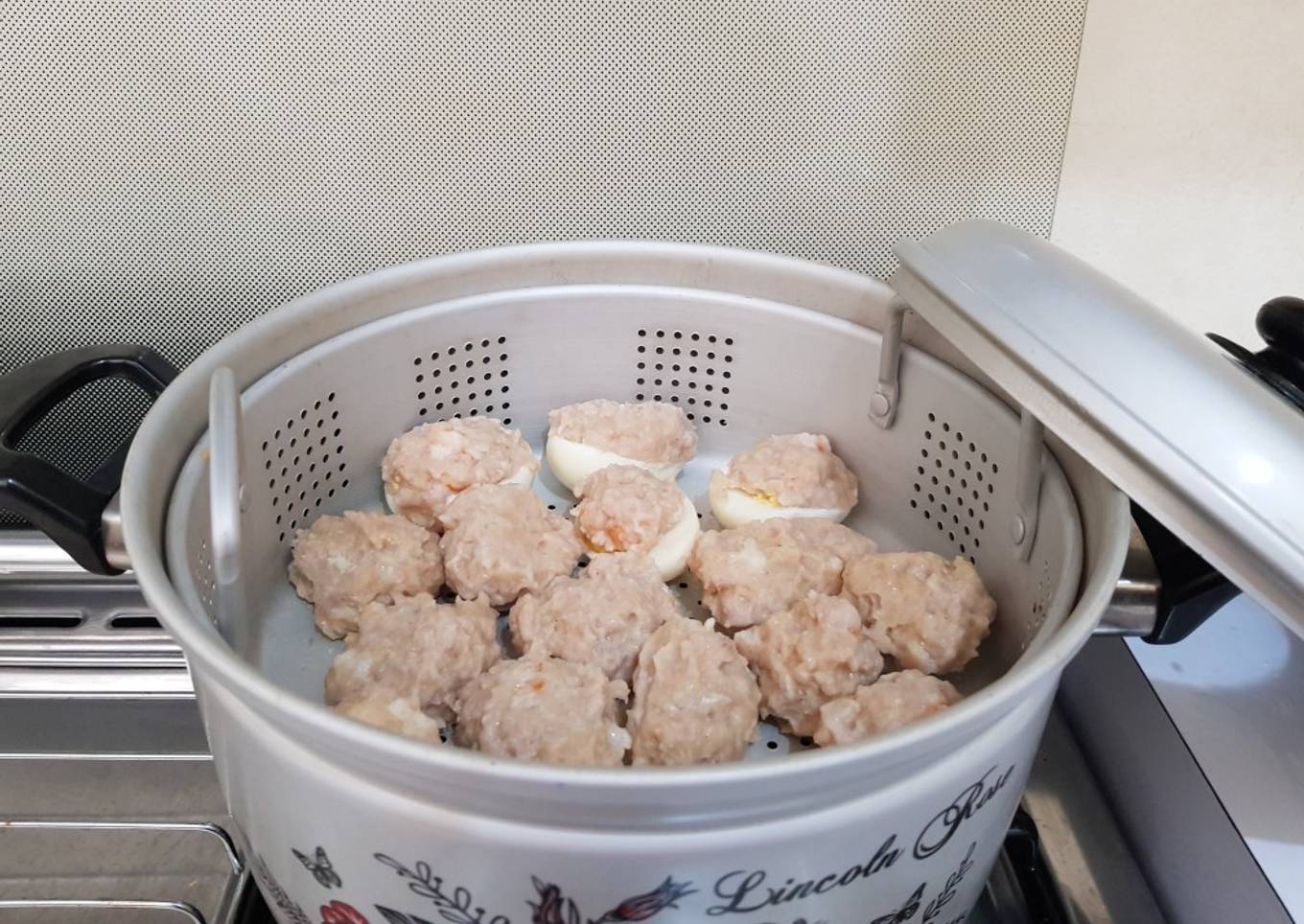 Siomay babi udang