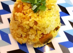 Una foto de Arroz de auyama con cebolla y ajo