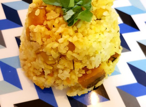 Una foto de Arroz de auyama con cebolla y ajo