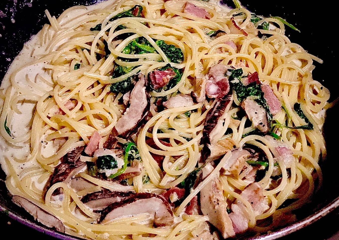 Creamy Japanese Style Spaghetti w/ Bacon, Shiitake & Spinach