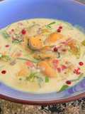 Crème de moules et aromates parfumée au curry doux