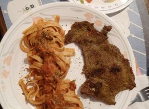 Una foto de Fettuccine al Pomodoro para acompañar milanesa de res