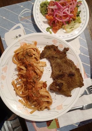 Una foto de Fettuccine al Pomodoro para acompañar milanesa de res