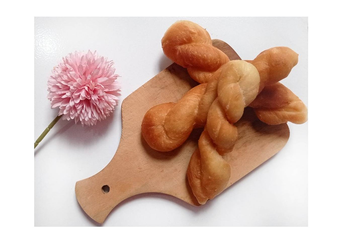 1. Kkwabaegi (Korean Twisted Doughnuts)