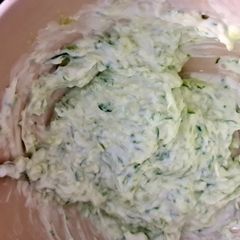 A picture of Tzatziki.