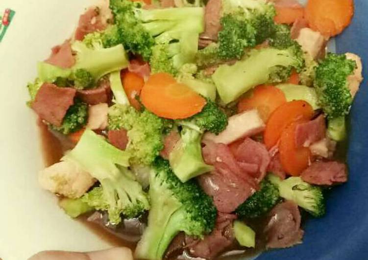 Tumis brokoli daging asap