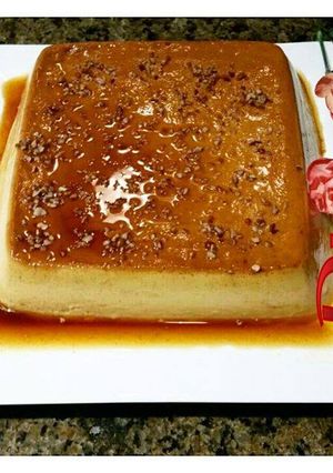 Una foto de Flan de Rompope y Turrón de Maní
