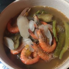A picture of Shrimp and Salmon Belly Sinigang na Kamias.