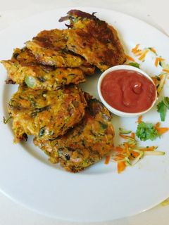மல்டை வெஜ்ஜி பஜ்ஜி (fritters recipe in tamil) செய்முறை முக்கிய புகைப்படம்
