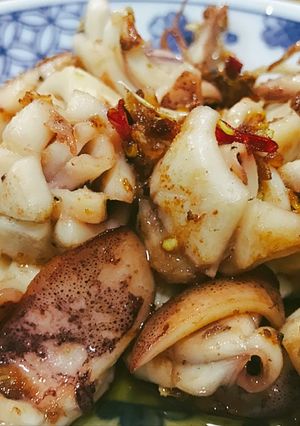 Hình của món Mực xóc nước mắm ớt tỏi.