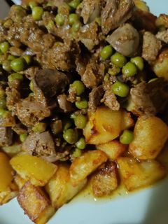 Borsós csirkemáj fűszeres burgonyával recept fotója