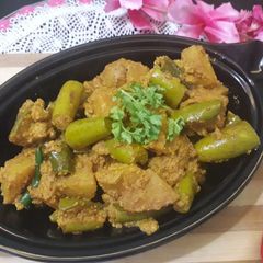 A picture of Aloo potol posto.