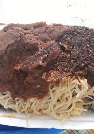 A picture of Spagetti with tomato sauce.