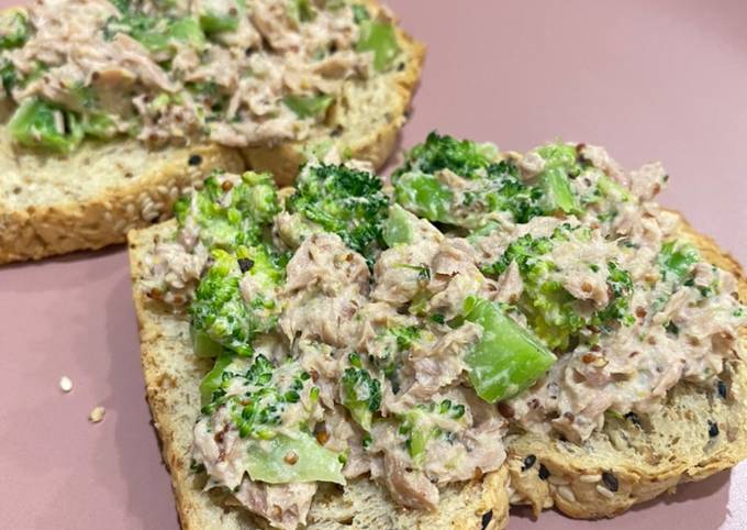 Broccoli tuna salad sandwich | post-workout meal recipe main photo