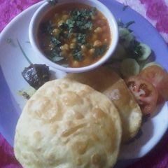 A picture of Cholle bhature.