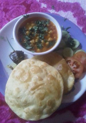 A picture of Cholle bhature.