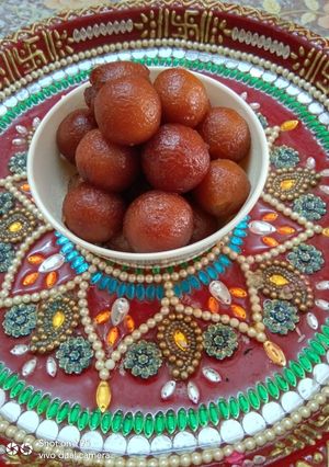 ગુલાબ જાંબુ(Gulab jambu recipe in Gujarati) રેસીપી મુખ્ય ફોટો