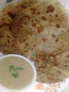 ஆளு பீஸ் பன்னீர் ஸ்டஃப்டு பரோட்டா (Aloo peas paneer stuffed paro செய்முறை முக்கிய புகைப்படம்