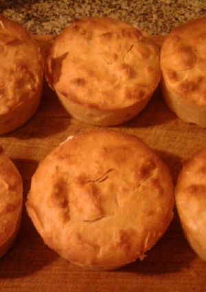 Una foto de Muffins de yogur de frutilla y coco