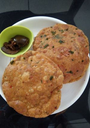 A picture of Spicy masala puri.