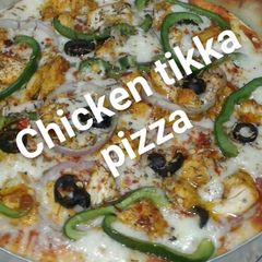 A picture of Chicken tikka pizza.